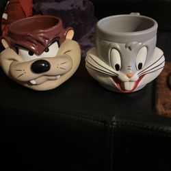 Bugs Bunny and Taz cups vintage from the 90’s