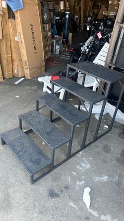 🔥 HEAVY-DUTY 5-STEP METAL STAIRS 🔥  Strong and durable 5-step metal staircase, perfect for garages, warehouses, workshops, RVs, trailers, loading ar