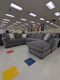 Augusta 2Pc Sectional
