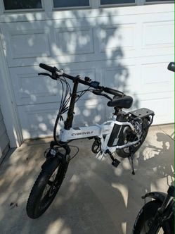 Foldable e-bikes