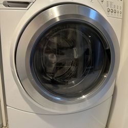 Whirlpool Front Load Washer/Lavadora