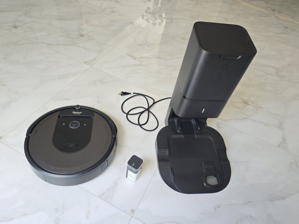 Vacuum Roomba i7 AeroForce Cleaning System