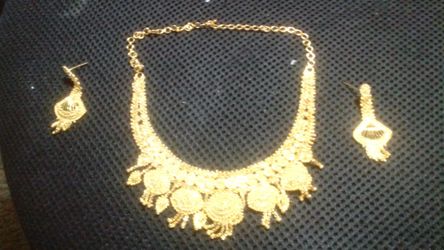 Gold plated necklace & earrinng