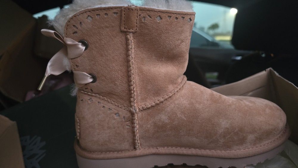 UGG W Dixi Flora Perf