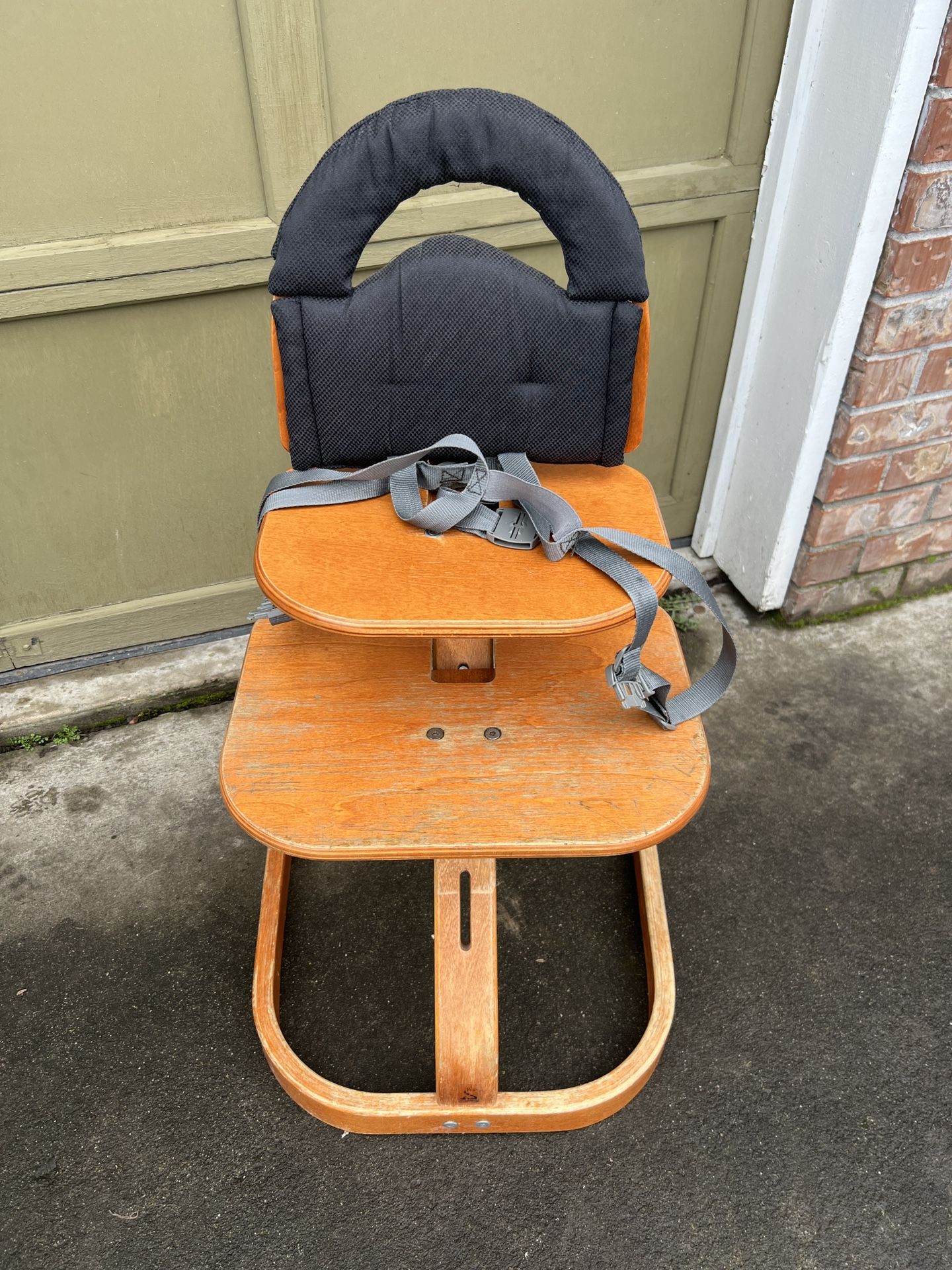 The Svan Signet Essential High Chair - Cherry