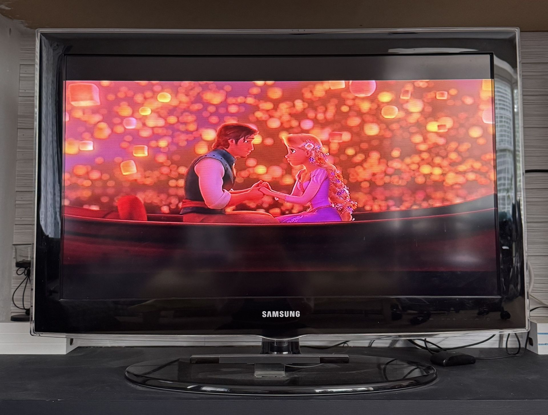 Samsung 32” TV