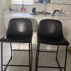 2 Stools.