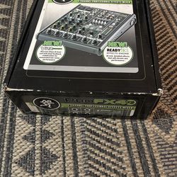 Mackie ProFX4v2 with box, adapter, manual