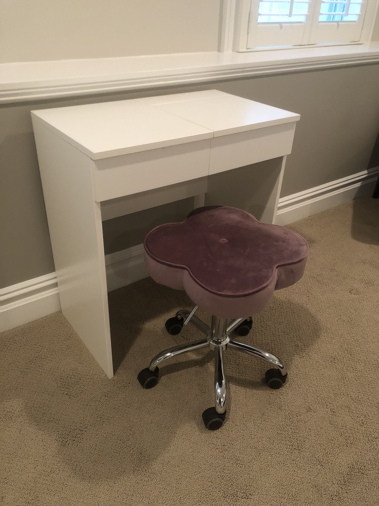 Vanity Desk Table With Chair