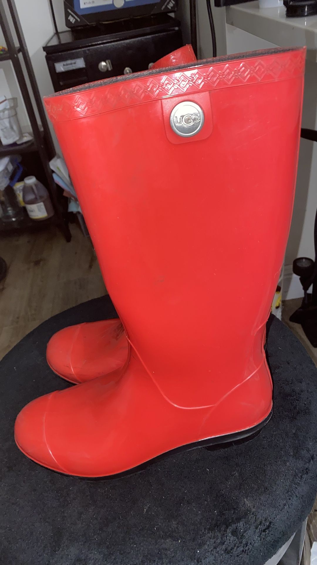 UGG RAIN BOOTS (Like New)