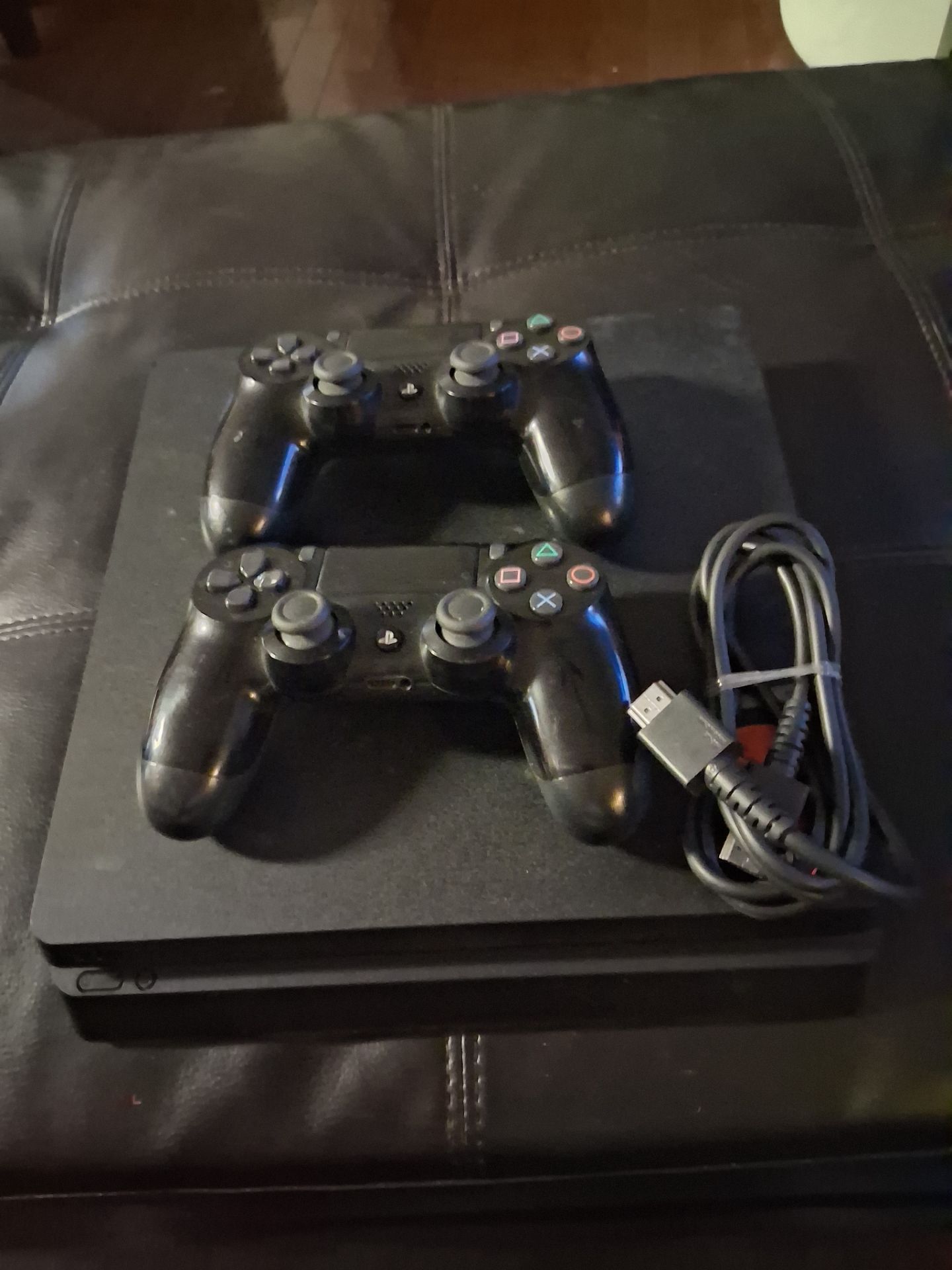 Ps4+ 2 controllers