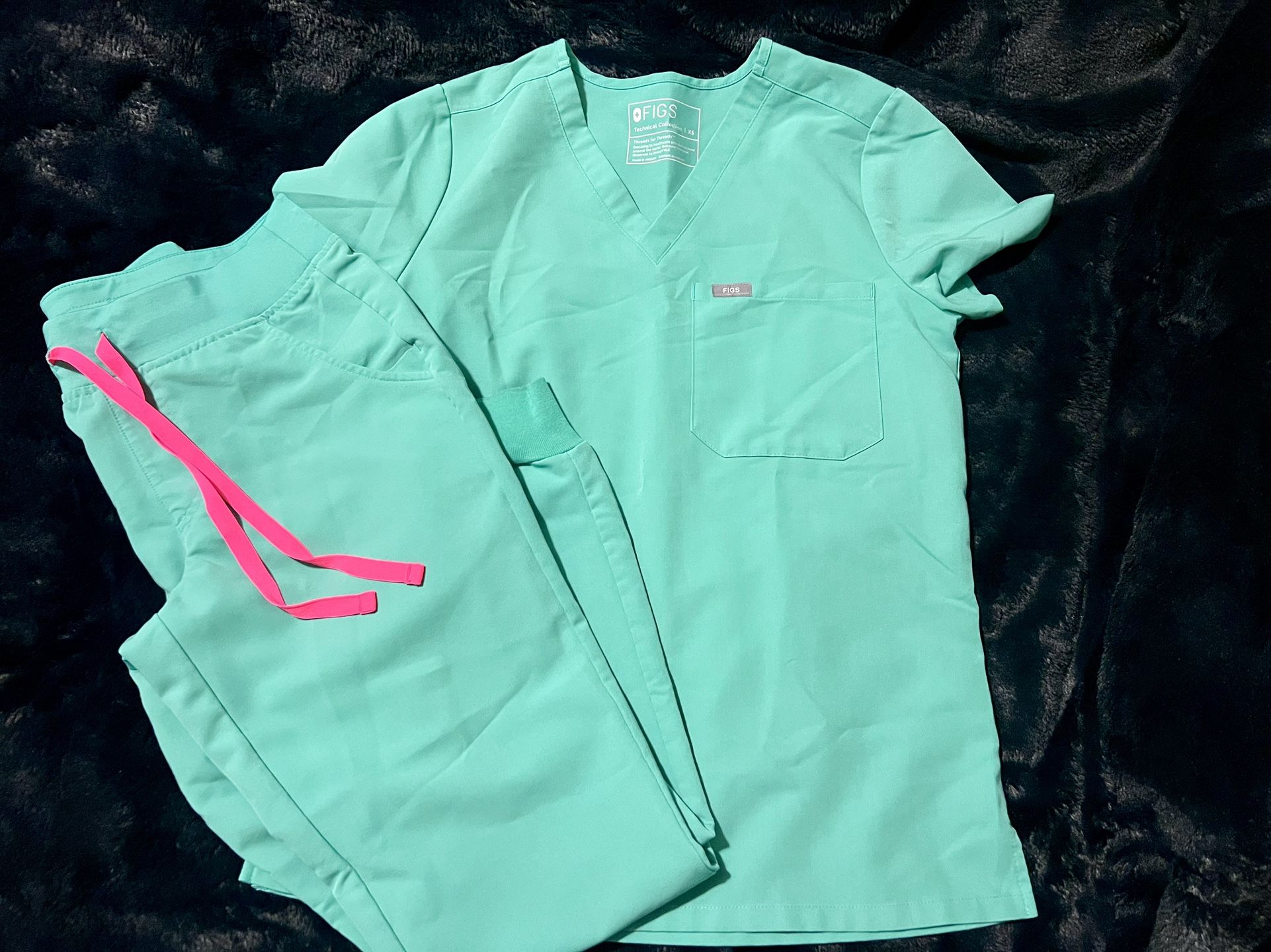 FIGS scrub set Aqua with pink drawstring