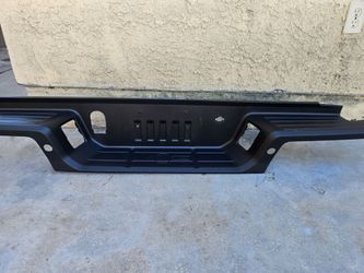 19-23 FORD RANGER REAR BUMPER COVER USADO BUENA CONDICION