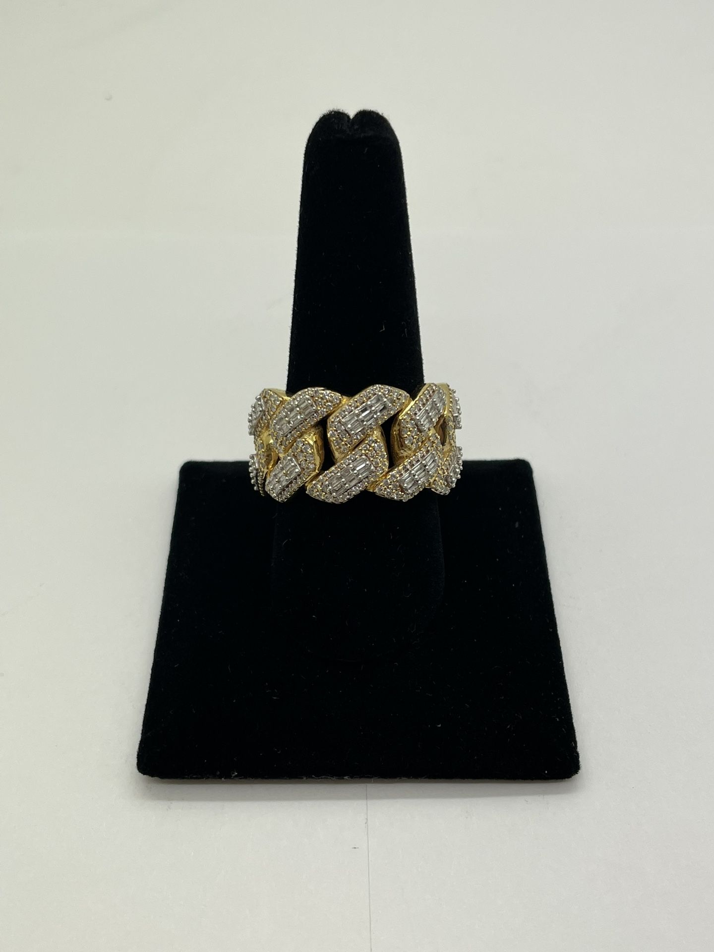 CUBAN RING 10KT YELLOW GOLD, 9.5 SIZE, 17 GRAMS, NATURAL DIAMONDS. 