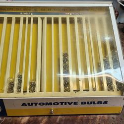 Vintage  GE Light Bulb Display- Automotive Advertising 