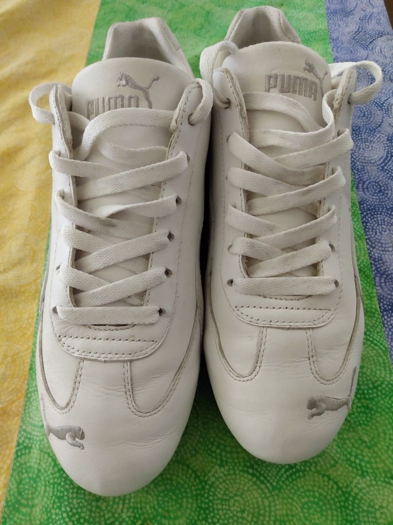 PUMAS SHOES SIZE 7.5 MENS, 9 WOMEN