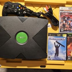 XBOX ORIGINAL W/ 3 GAMES, CONTROLLER AND CABLES