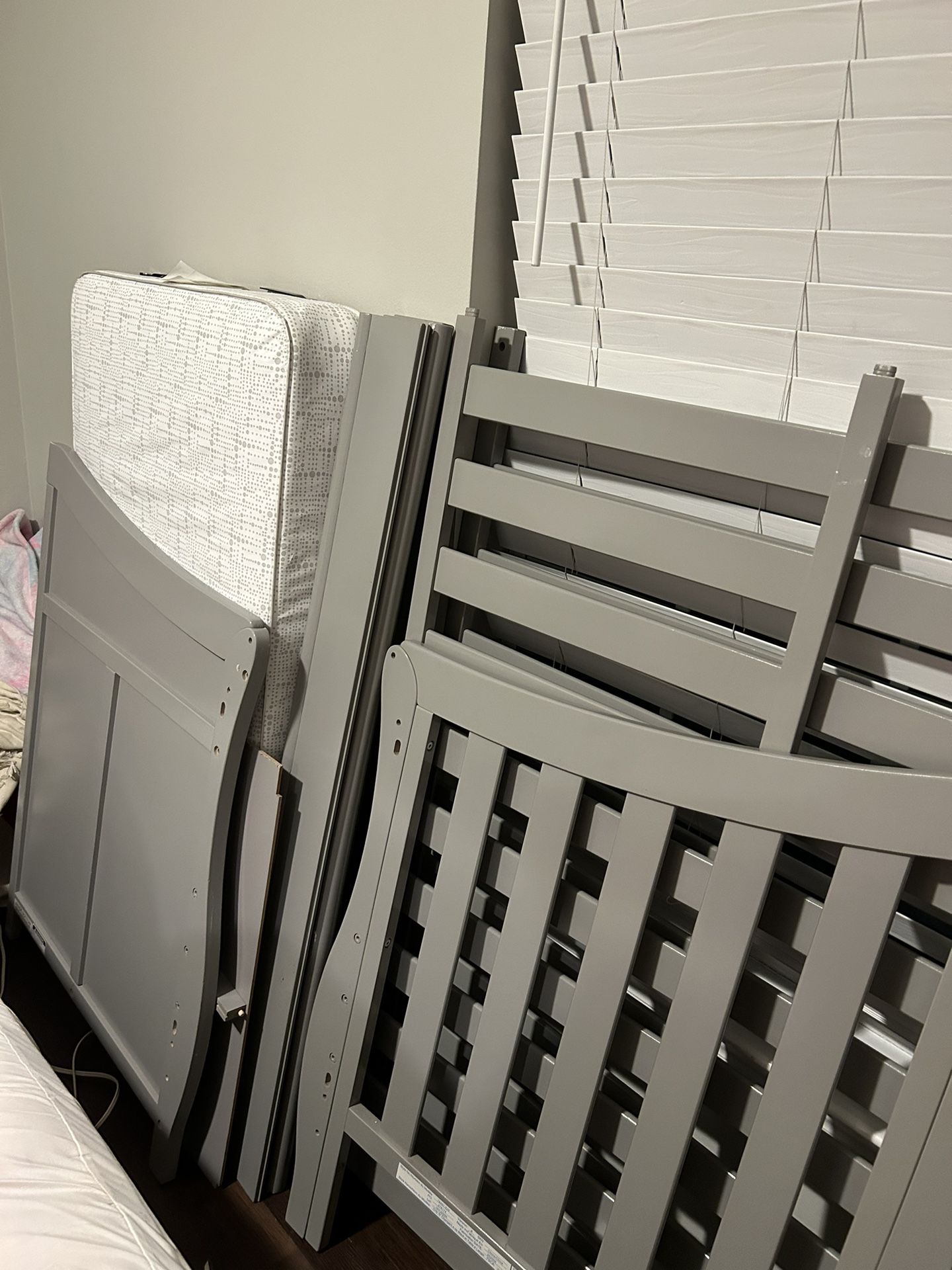 delta children crib and changing table 