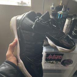 Jordan 11 Space Jam Size 9/5