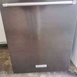 LIKE NEW KITCHEN AID  DW