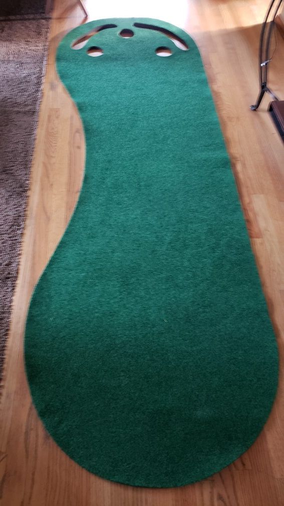 Putting green.