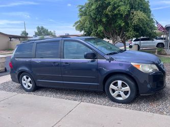 Volkswagen Routan Minivan 2009