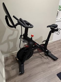 2020 Peloton Bike 2nd Gen Works Well 201-500 Rides - St. Louis, MO