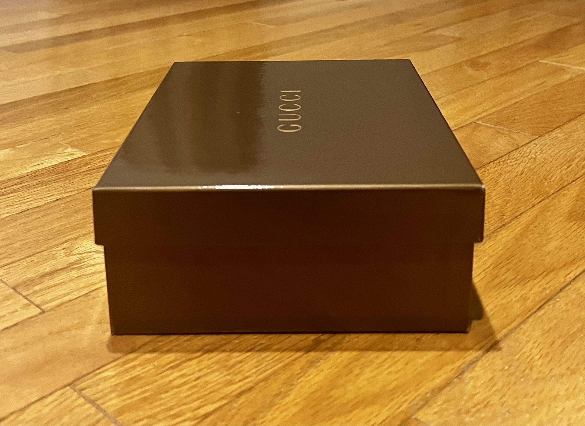 Gucci Gift Or Storage Box With Bag And Tissue Paper And Cloth for Sale in  Alexandria, VA - OfferUp