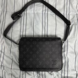 Louis Vuitton District PM