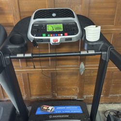 Horizon Adventure 3 Treadmill. 