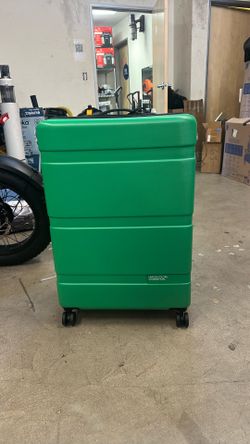 Delsey  set - Benetton Now Hardside Large Spinner Luggage - Green