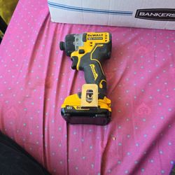 Like New Extrem Sub Compact Dcf601brusshless Impact And Battery No Charger 