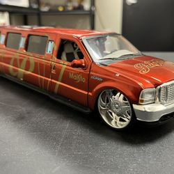1:24 Maisto Playerz Luxury diecast FORD EXCURSION LIMO Orange lights RARE VTG