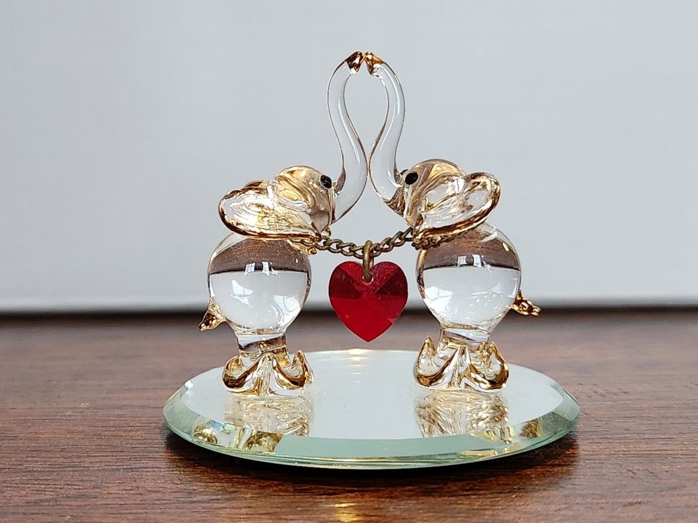 Baron Glass Love Elephants Figurine
