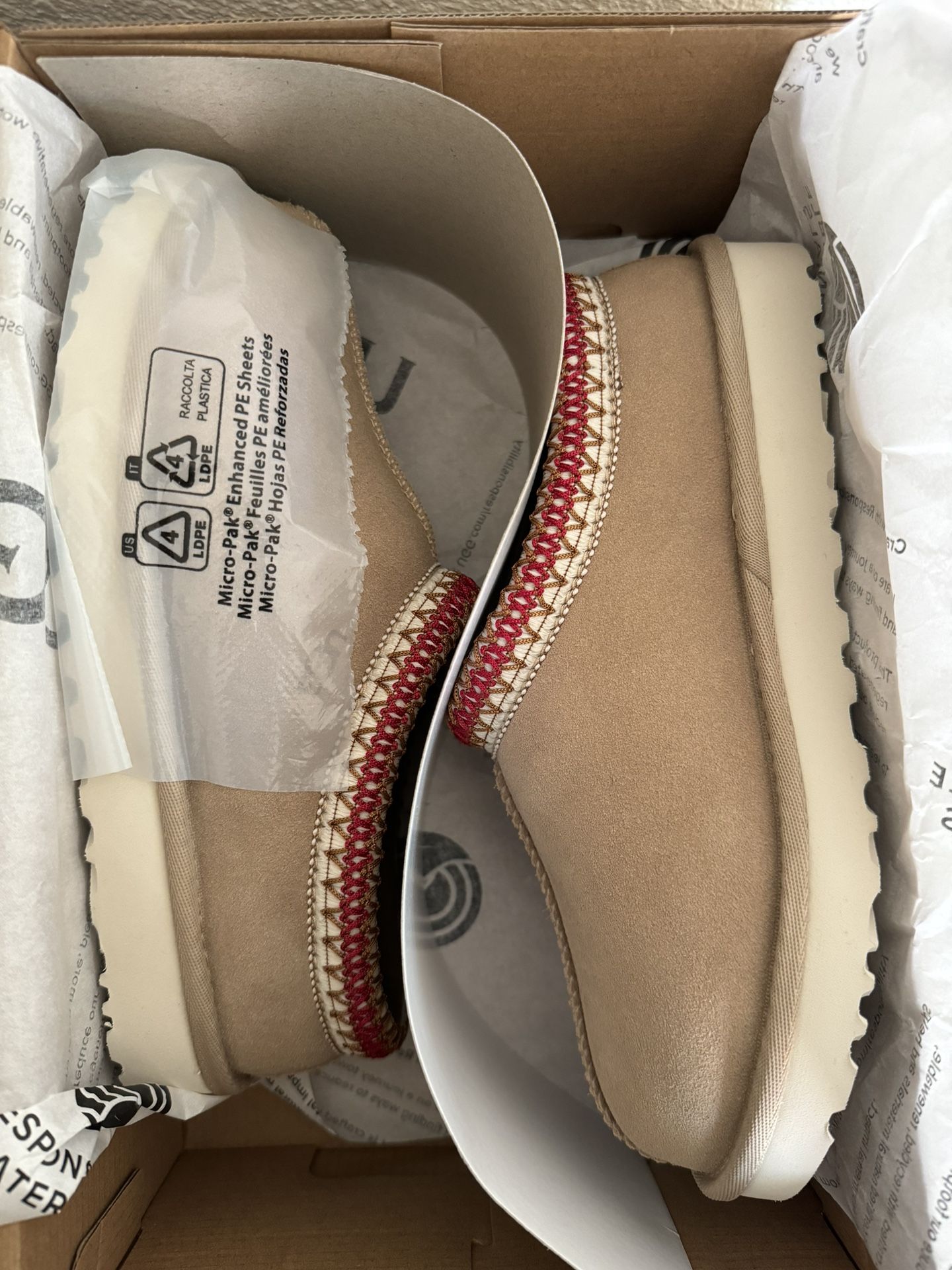 UGG Tasman Authentic