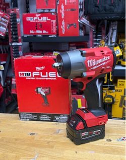 Milwaukee M18 FUEL Impact Wrench with Battery