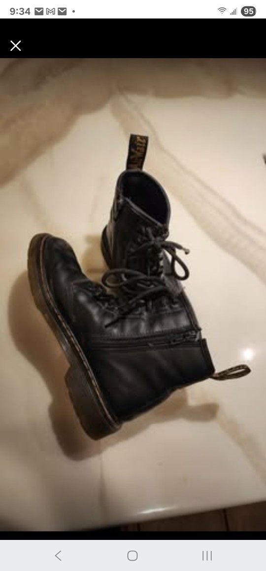 Youth Doc Martens 