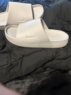 Nike size 12 slides (fit like a 11-11.5)