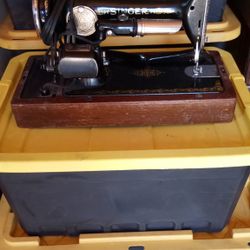 Vintage Singer Sewing Machine 