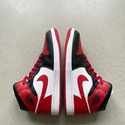 Nike Air Jordan 1 Mid 'Alternate Bred Toe' sneakers.