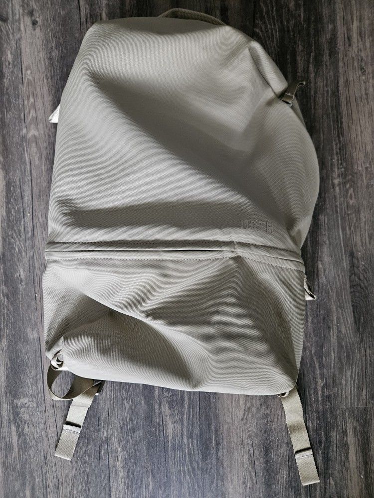 ***Urth Arkose 20L Backpack***