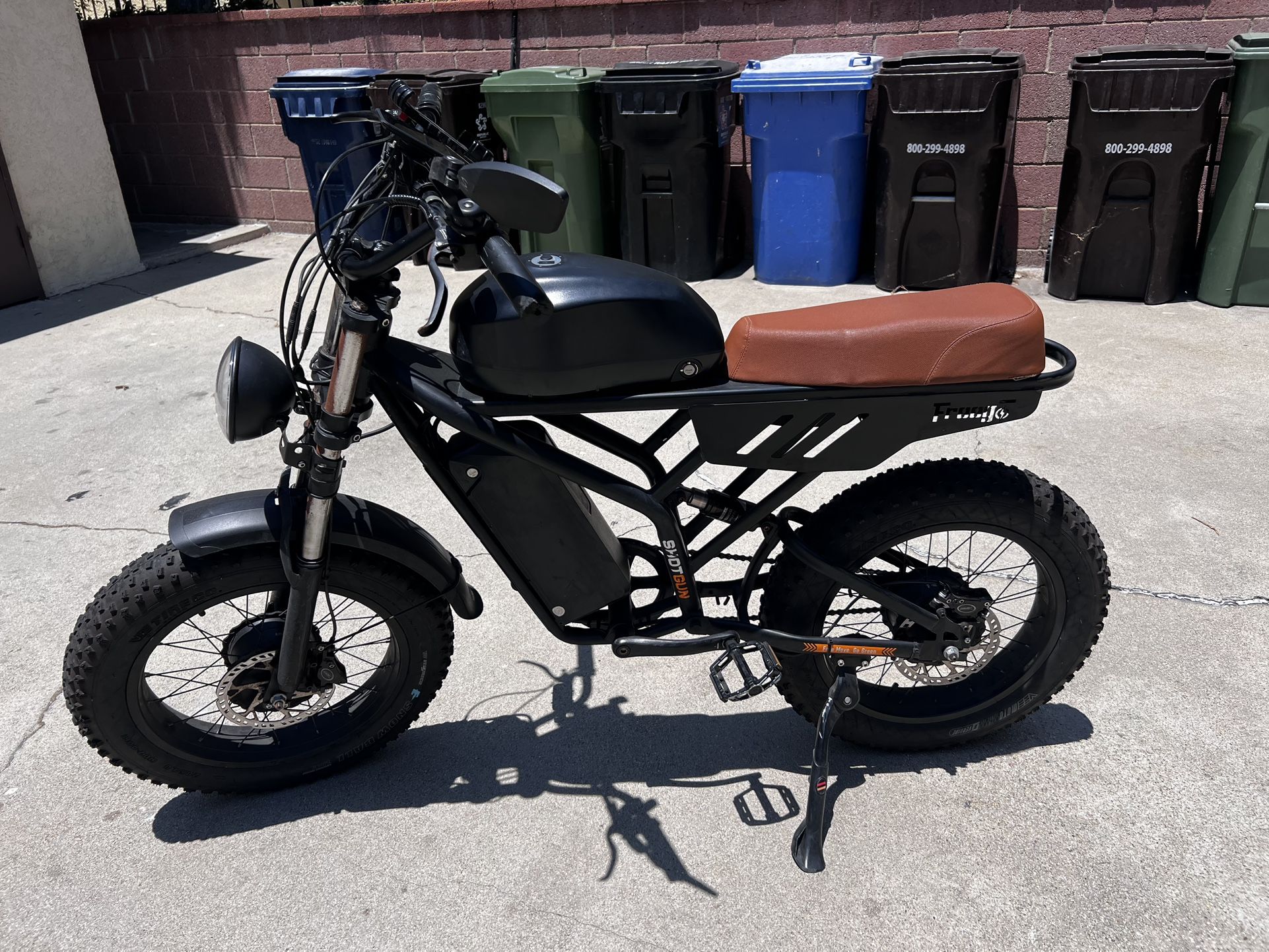 Freego F1 E bike And Two Helmets