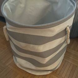 Collapsible Laundry Hamper 