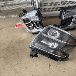Mixed headlights broken and good condition
