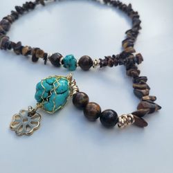 $20 - Collar piedra sin broche Ojo De Tigre y Turquesa