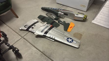 2 rc model airplanes