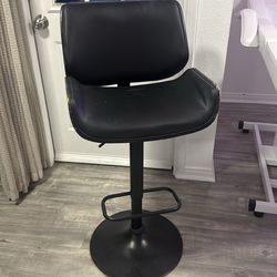Adjustable makeup chair/ bar stool