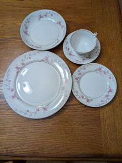 MUST GO - Vintage Valmont China Debonaire Set – 22 Pieces