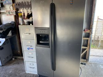 Refrigerator 