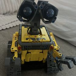 Wall E Lego Prebuilt- With Remote 